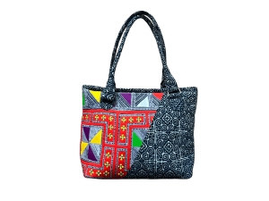 กระเป๋าผ้าลายชาติพันธุ์