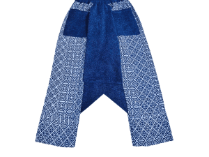 ดีไซน์โดดเด่น: การผสมผสานที่ลงตัวระหว่างผ้าเรียบและผ้าลาย ผ้าฝ้ายธรรมชาติ: ผลิตจากผ้าฝ้าย 100% สวมใส่สบาย ระบายอากาศได้ดี งานทำมือ: ทุกชิ้นเป็นงานฝีมือที่ตัดเย็บอย่างประณีต ใส่สบายได้ทุกโอกาส: สามารถนำไปมิกซ์แอนด์แมทช์ได้ง่าย ทั้งในวันทำงานและวันพักผ่อน